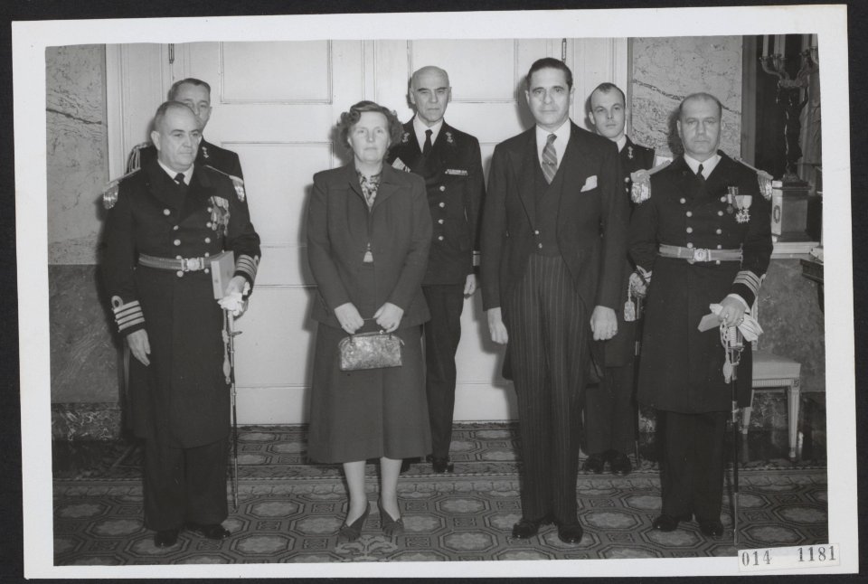Op Paleis Soestdijk heeft koningin Juliana ontvangen de commandant van het Brazi, Bestanddeelnr 014-1181