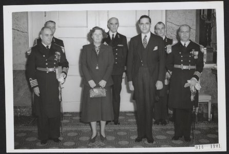 Op Paleis Soestdijk heeft koningin Juliana ontvangen de commandant van het Brazi, Bestanddeelnr 014-1181