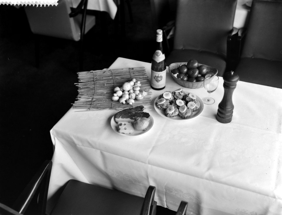 Opdracht Hotel Revue . Gerechten, Bestanddeelnr 912-5116