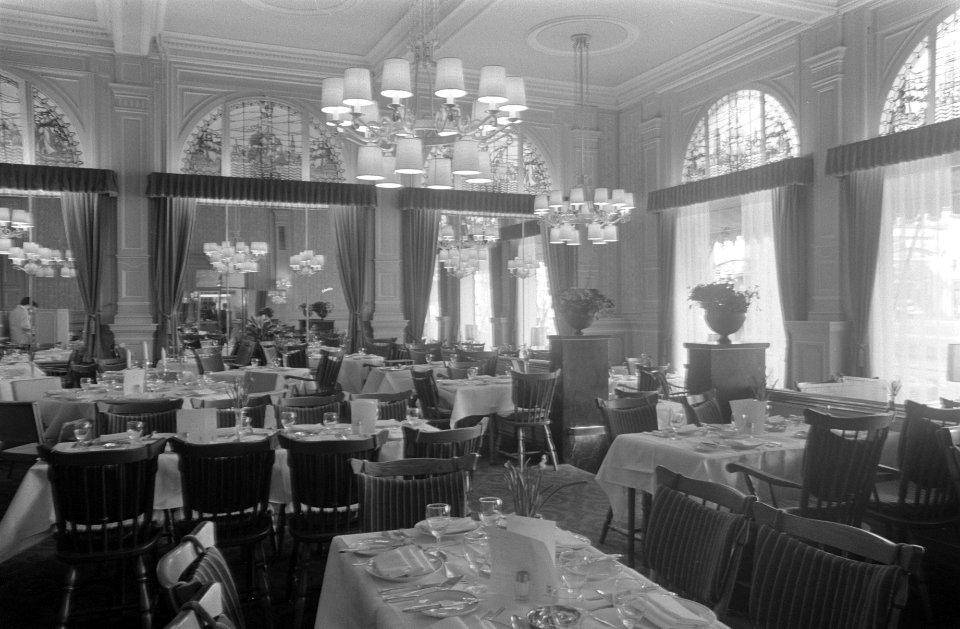 Opdracht Hotel Revue restaurant van Hotel Polen, Bestanddeelnr 922-3540
