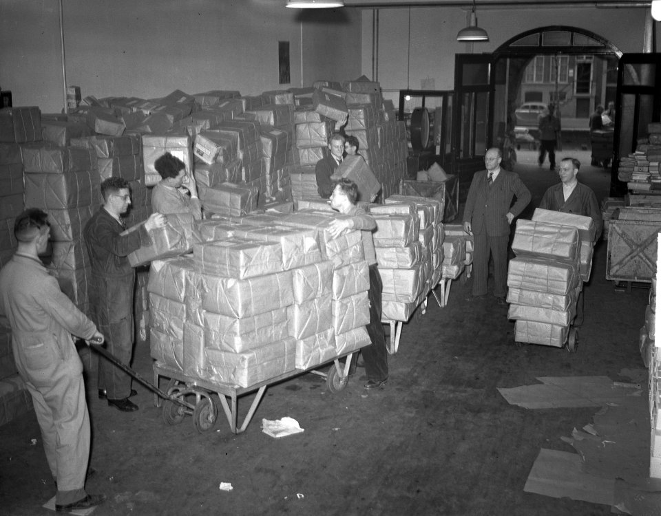 Opdracht Holkema en Warendorf, expeditie van boeken, Bestanddeelnr 903-8290 photo