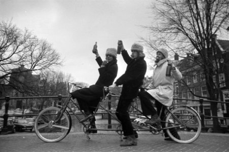 Op tandem met oliebollen en champagne op weg naar 1972, Bestanddeelnr 925-2730