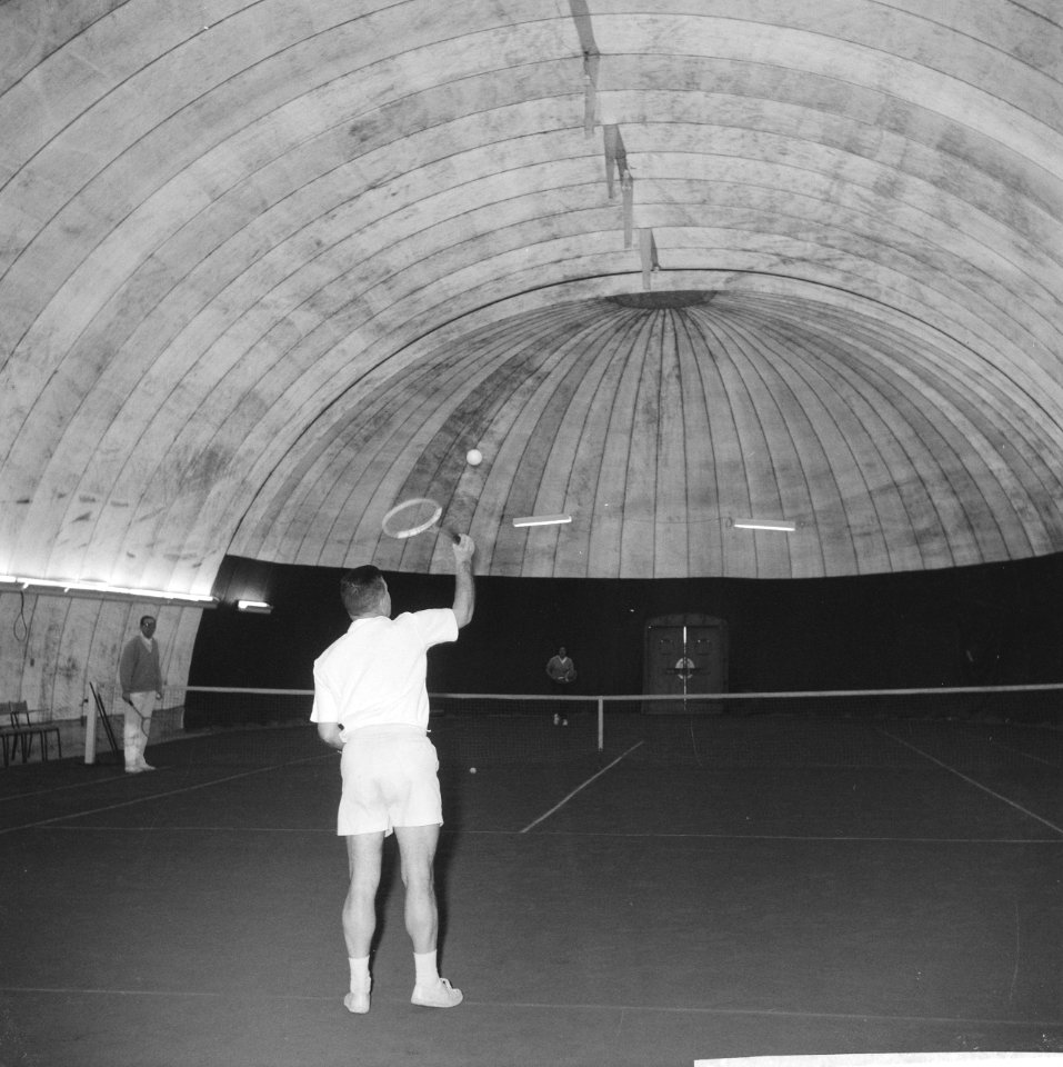 Opblaasbare tennishallen bij Buitenveldert Interieur, Bestanddeelnr 913-2651