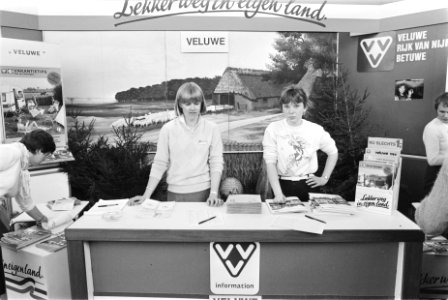 Opdracht Arnhemse Courant op Huishoudbeurs (VVV-stand Veluwe), Bestanddeelnr 932-9305