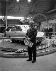 Opbouw autotentoonstelling in de RAI. Italiaanse autobouwer Farina staat de DAF , Bestanddeelnr 909-3307