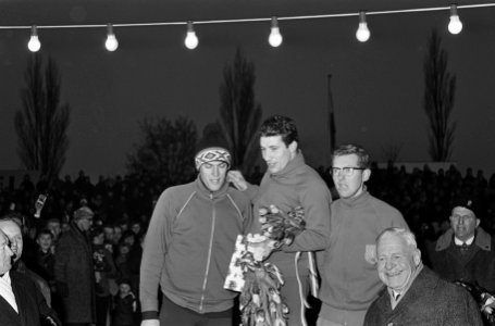 Op podium v.l.n.r. Schenk (2), Verkerk (1) en Nottet (3), Bestanddeelnr 919-9538