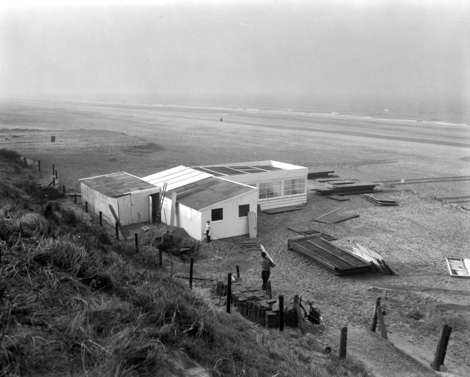 Opbouw badstrandcafeetjes te Zandvoort, Bestanddeelnr 908-3569
