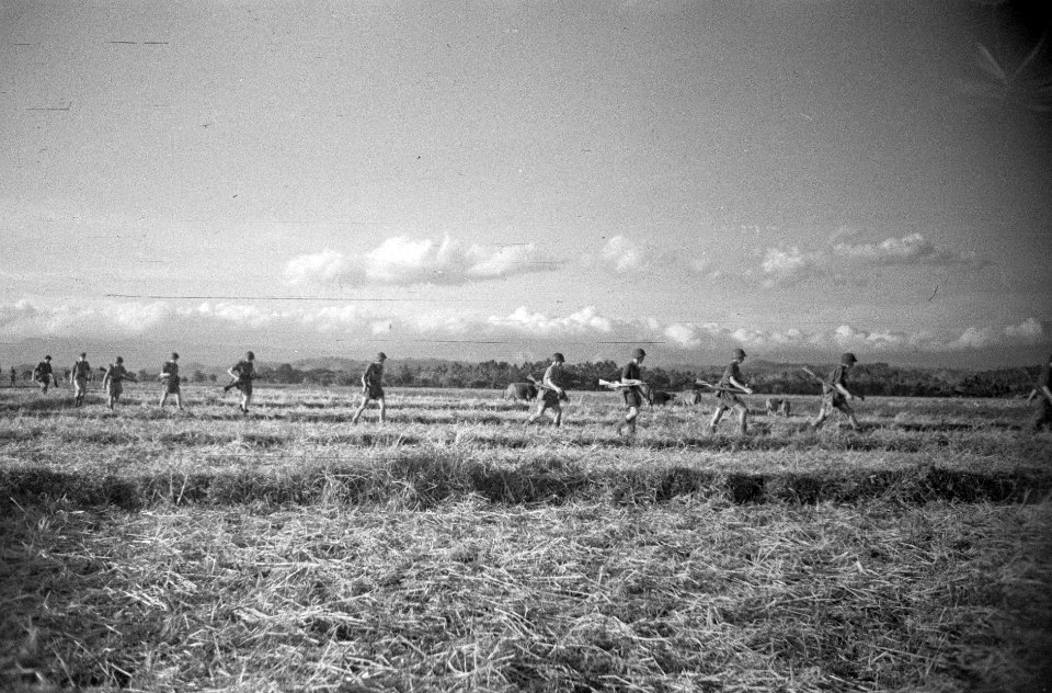 Op patrouille in de omgeving van Tandjong (Cheribon-gebied), Bestanddeelnr 737