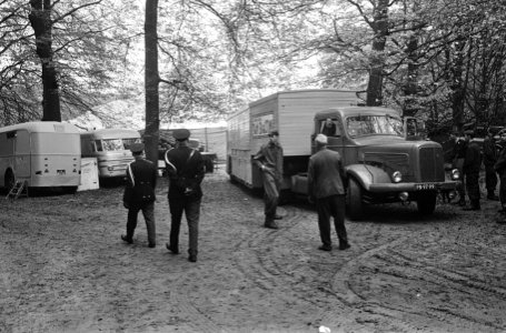 Opbouw van de circustent van Toni Boltini in de achtertuin van paleis Soetdijk, Bestanddeelnr 919-7125