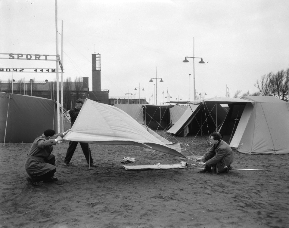 Opbouw tentoonstelling Goed Kamp te Den Haag, Bestanddeelnr 909-4696