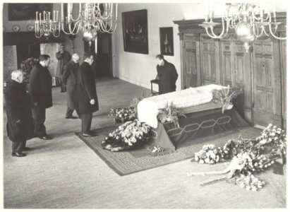 Opbaring van de Haarlemse schilder H.F. Boot in het Frans Halsmuseum., NL-HlmNHA 54008960