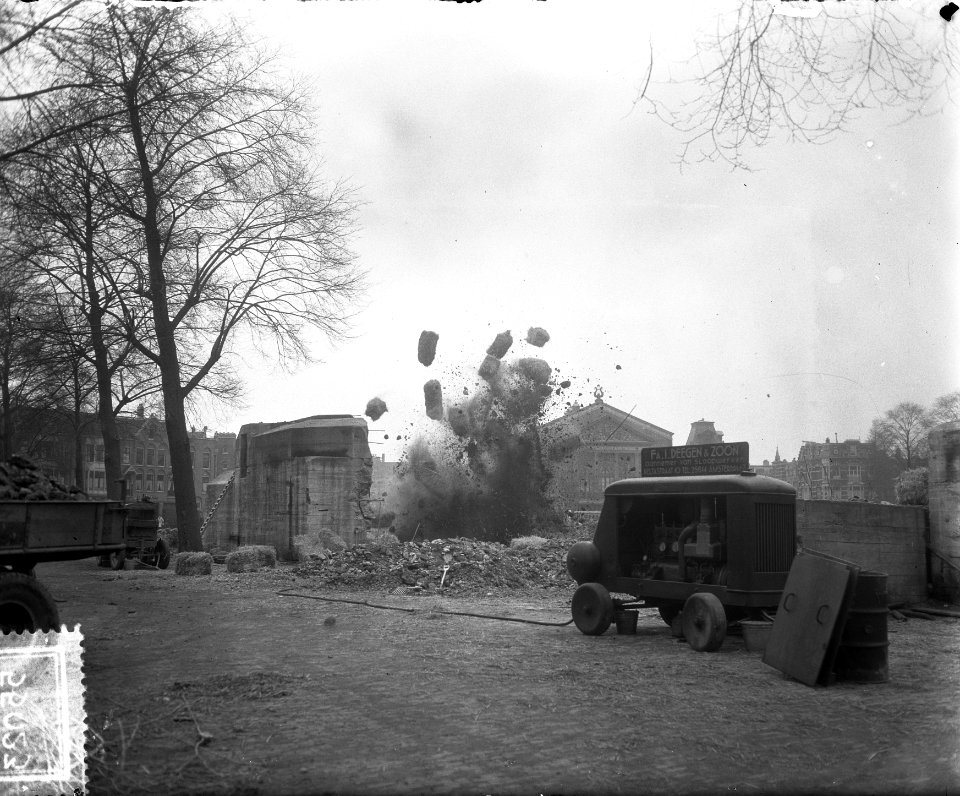 Opblazen bunkers Museumplein. Explosie, Bestanddeelnr 905-5023