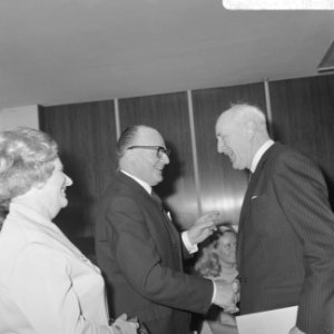 Opdracht afscheid heer J.D. Veen van GEB en ICA, Bestanddeelnr 921-8176