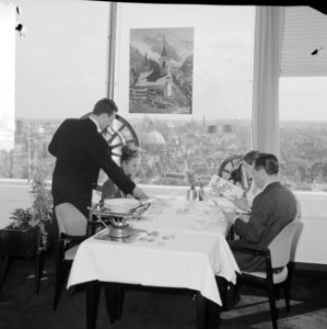 Opdracht Hotel Revue, Oostenrijkse kok in Havenrestaurant, Bestanddeelnr 916-5552