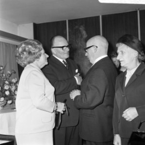 Opdracht afscheid heer J.D. Veen van GEB en ICA, Bestanddeelnr 921-8186