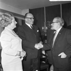 Opdracht afscheid heer J.D. Veen van GEB en ICA, Bestanddeelnr 921-8169