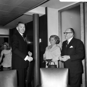 Opdracht afscheid heer J.D. Veen van GEB en ICA, Bestanddeelnr 921-8177
