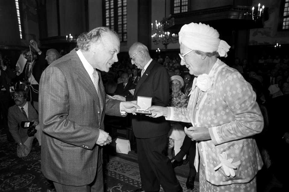 Opdracht Academisch Ziekenhuis Leiden koningin Juliana biedt herdenkingspenning, Bestanddeelnr 927-4217