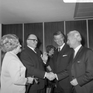 Opdracht afscheid heer J.D. Veen van GEB en ICA, Bestanddeelnr 921-8184