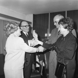 Opdracht afscheid heer J.D. Veen van GEB en ICA, Bestanddeelnr 921-8182