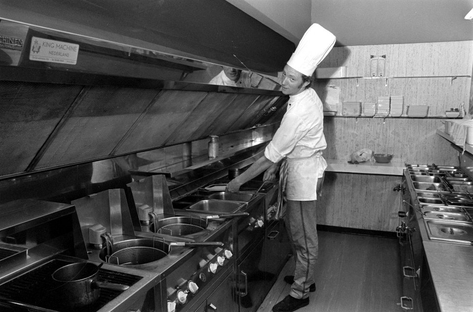 Opdracht Hotel Revue Centralgrill, Plein 1960 , Amstelveen interieur, kok bij, Bestanddeelnr 923-8359