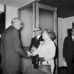 Opdracht afscheid heer J.D. Veen van GEB en ICA, Bestanddeelnr 921-8180