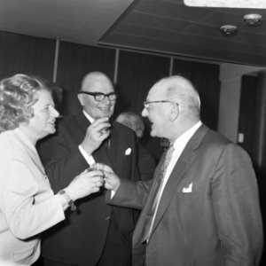 Opdracht afscheid heer J.D. Veen van GEB en ICA, Bestanddeelnr 921-8164