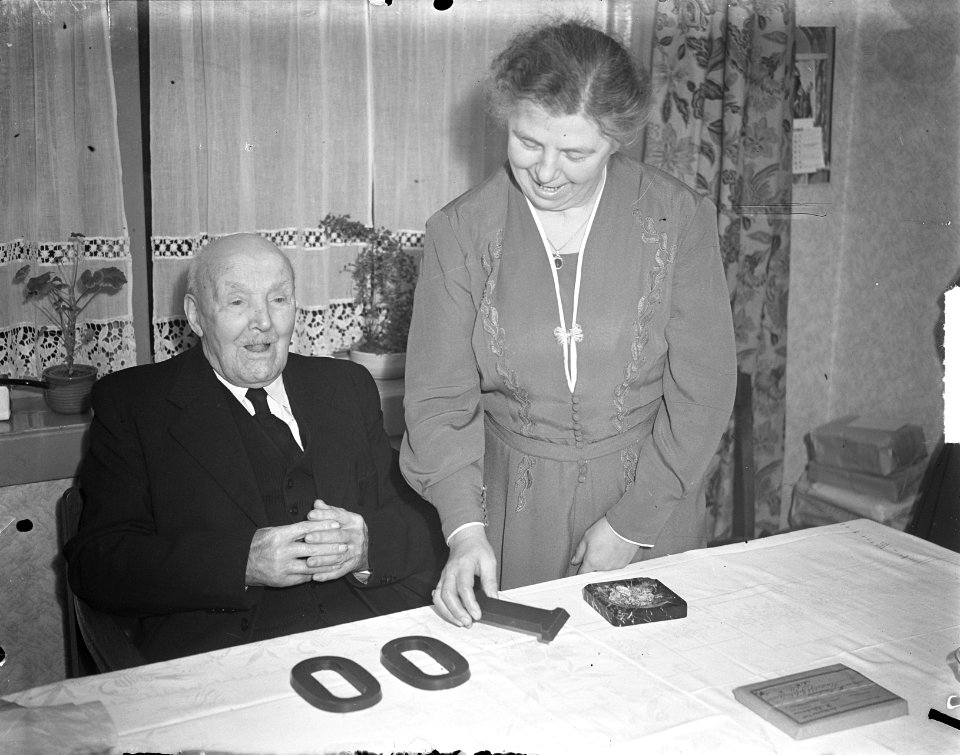 Opa Nienhuis 100 jaar Amsterdam, Bestanddeelnr 904-3299