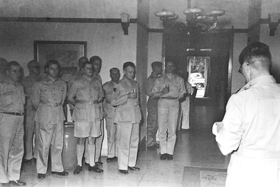 Op vrijdag 23 juli 1948 vertrokken uit de haven van Priok twee troepentransports, Bestanddeelnr 1770-2-1