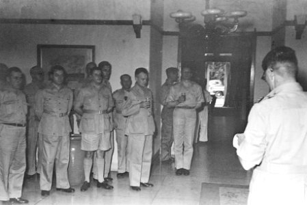 Op vrijdag 23 juli 1948 vertrokken uit de haven van Priok twee troepentransports, Bestanddeelnr 1770-2-1