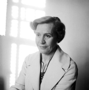Opdracht Algemeen Dagblad Rotterdam Portret mevrouw van Vliet de Munnik, Bestanddeelnr 912-7248