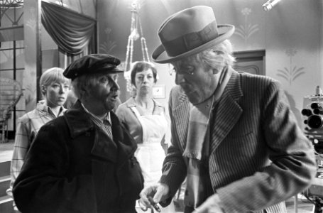 Opa's Leen Jongewaard (links) en Wim Sonneveld, met in het midden Hetty Blok (zu, Bestanddeelnr 921-0195