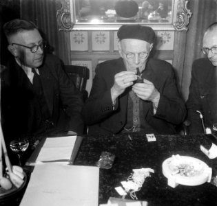 Opa Klijzing wereldkampioen pijproken, Bestanddeelnr 905-0590