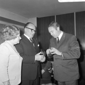 Opdracht afscheid heer J.D. Veen van GEB en ICA, Bestanddeelnr 921-8210