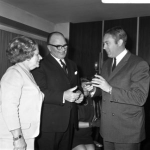 Opdracht afscheid heer J.D. Veen van GEB en ICA, Bestanddeelnr 921-8211