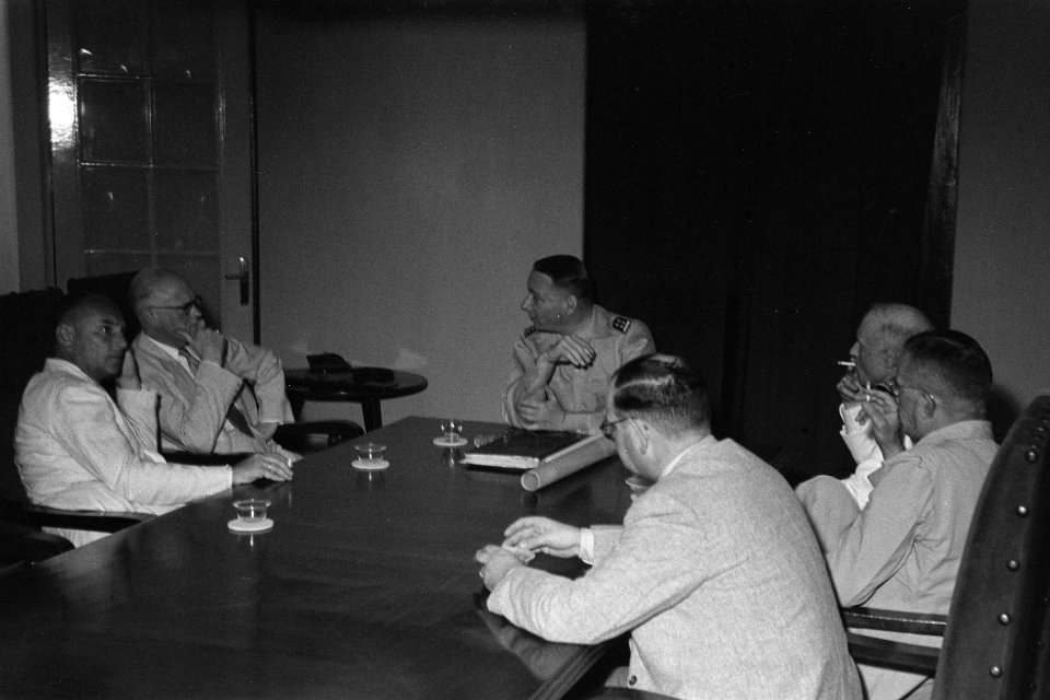 Op woensdag 1 december ontving de legercommandant luitenant-generaal S.H. Spoor,, Bestanddeelnr 2209