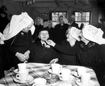 Opa Kip viert zijn 108ste verjaardag in Dreischor, Bestanddeelnr 909-4170