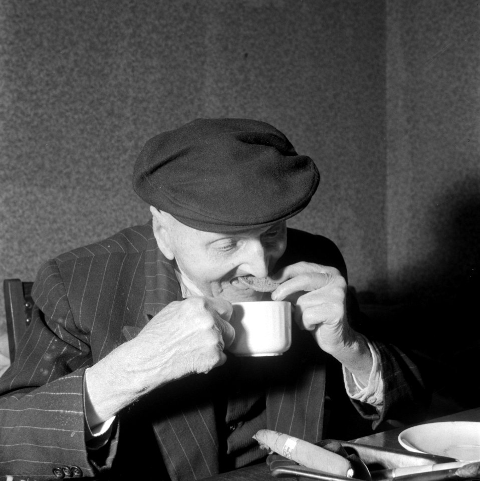 Opa Kip wordt volgende week 107 Jaar, Bestanddeelnr 909-3992