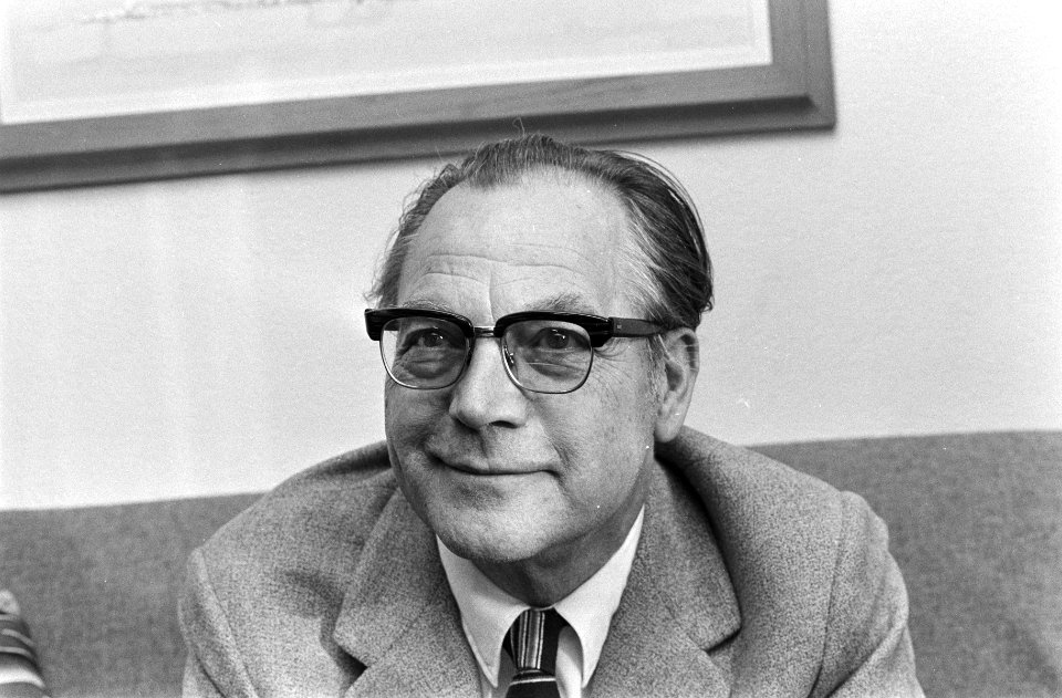 Opdracht Elsevier dr. C. van Emde Boas zenuwarts en sexuoloog, kop, Bestanddeelnr 923-9649