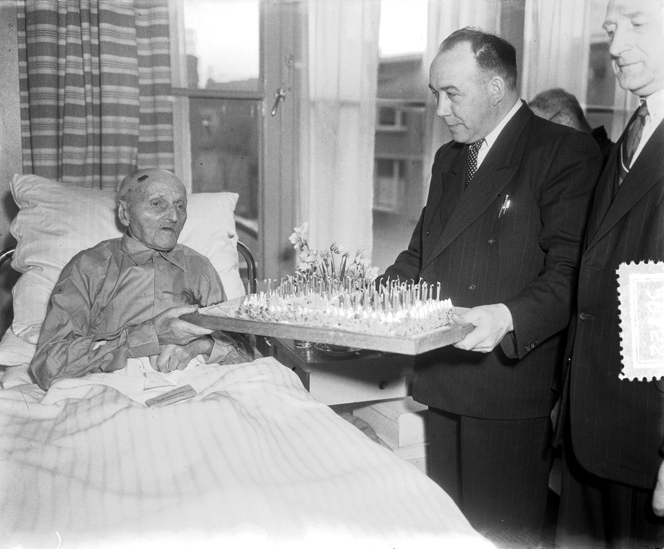 Opa Jan Kip 102 jaar Dordrecht, Bestanddeelnr 905-6122