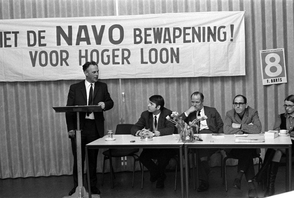 Opdracht Elsevier. CPN-vergadering in Purmerend. Henk Hoekstra aan het woord, Bestanddeelnr 923-3229