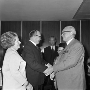 Opdracht afscheid heer J.D. Veen van GEB en ICA, Bestanddeelnr 921-8219