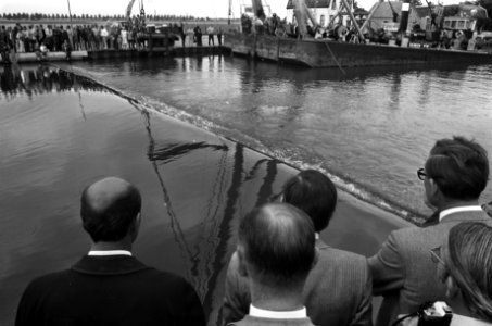 Opblaasbare stuw (schulpstuw) in Ringvaart rond Haarlemmermeer, Bestanddeelnr 925-8280