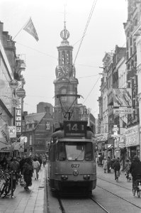 Opdracht Financieel Dagblad , tram in centrum Amsterdam, Bestanddeelnr 933-9312