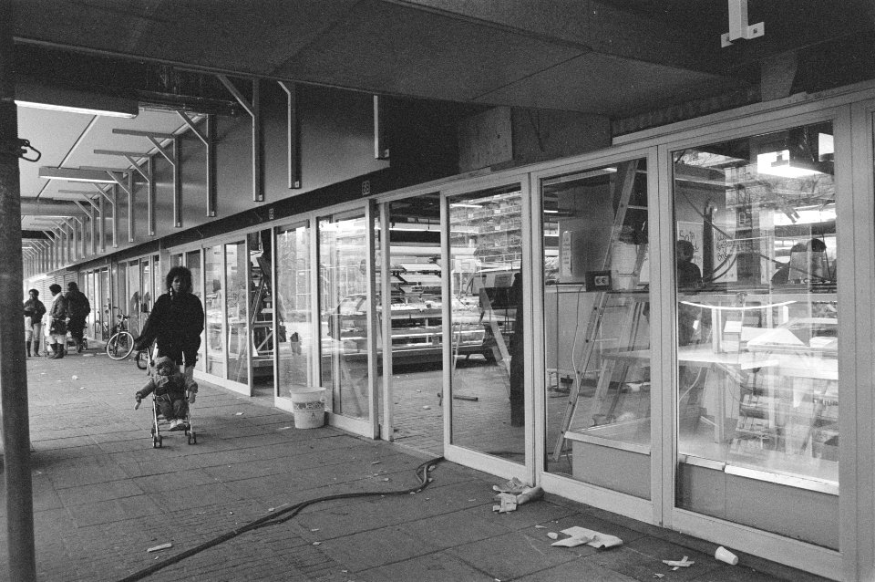 Opdracht Financieel Dagblad , het in aanbouw zijnde politiebureau in winkelcentr, Bestanddeelnr 933-2182