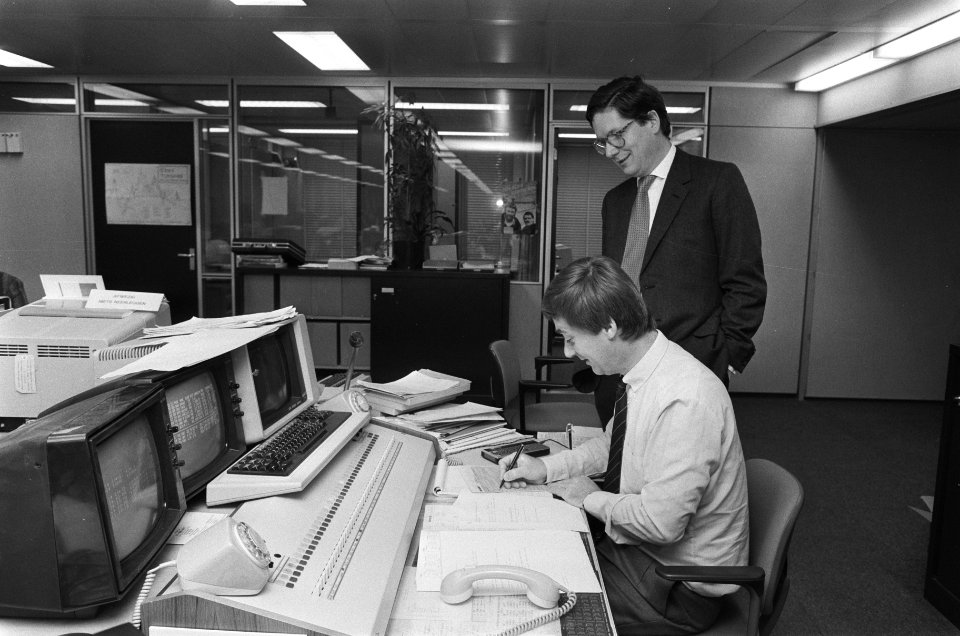 Opdracht Financieel Dagblad , heer Loudon, lid RvB Amrobank, Bestanddeelnr 933-5015