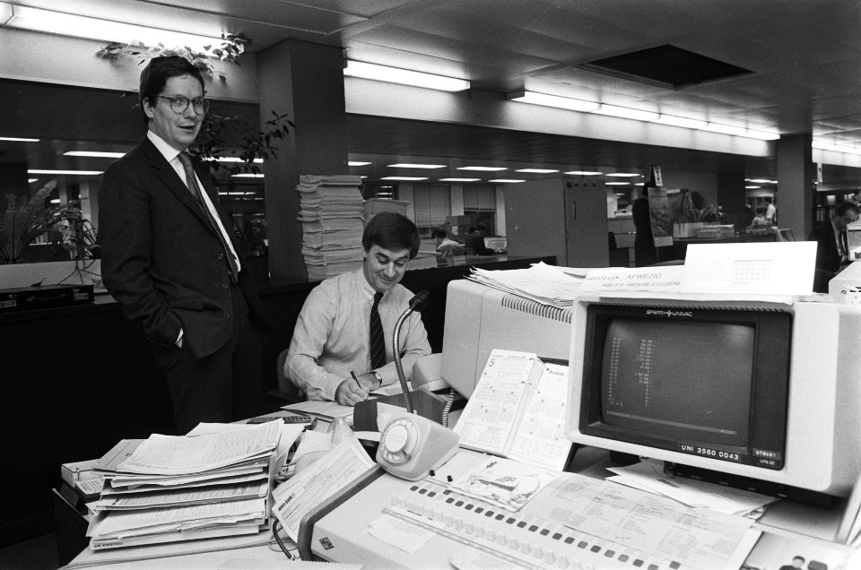 Opdracht Financieel Dagblad , heer Loudon, lid RvB Amrobank, Bestanddeelnr 933-5016
