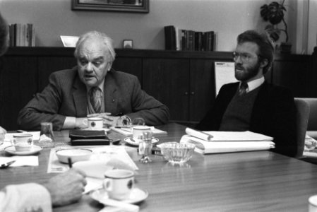 Opdracht Financieel Dagblad , NCW-voorzitter V. Eijkelenburg , koppen, Bestanddeelnr 932-8614
