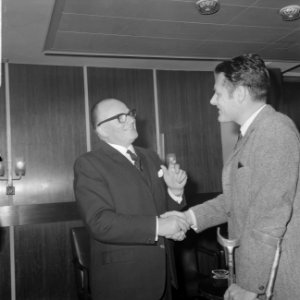 Opdracht afscheid heer J.D. Veen van GEB en ICA, Bestanddeelnr 921-8196