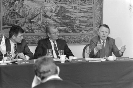 Opdracht Financieel Dagblad , persconferentie Oce Van der Grinten, Bestanddeelnr 933-9192